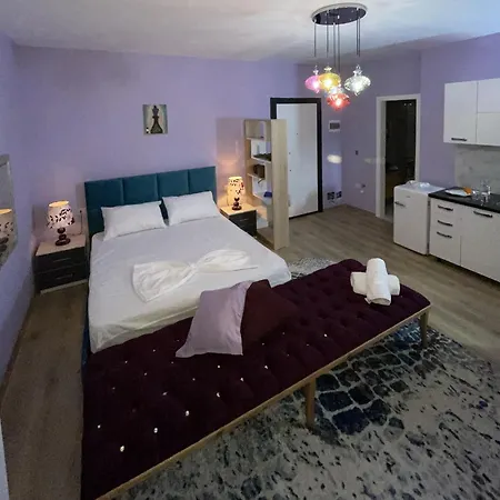 Center Apartment *